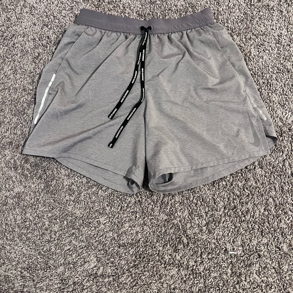 NIKE ATHLETIC SHORTS